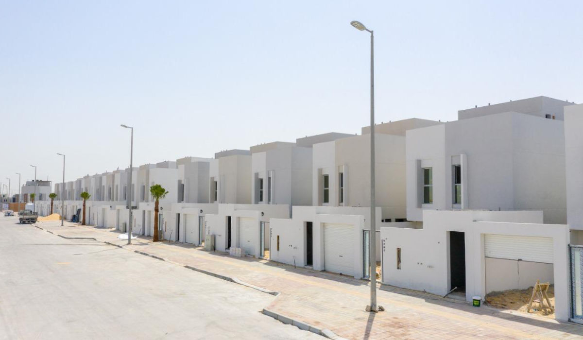 525 homes have been handed over to needy families by Makkah's Deputy Governor. (SPA)