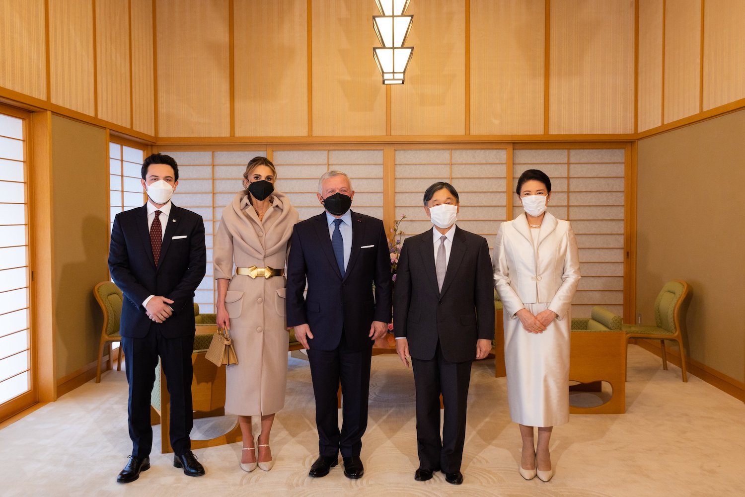 Jordan's King Abdullah II, Queen Rania and Crown Prince Al Hussein bin Abdullah II with the Japanese Emperor Naruhito and Empress Masako at the imperial palace in Tokyo. (@RHCJO)