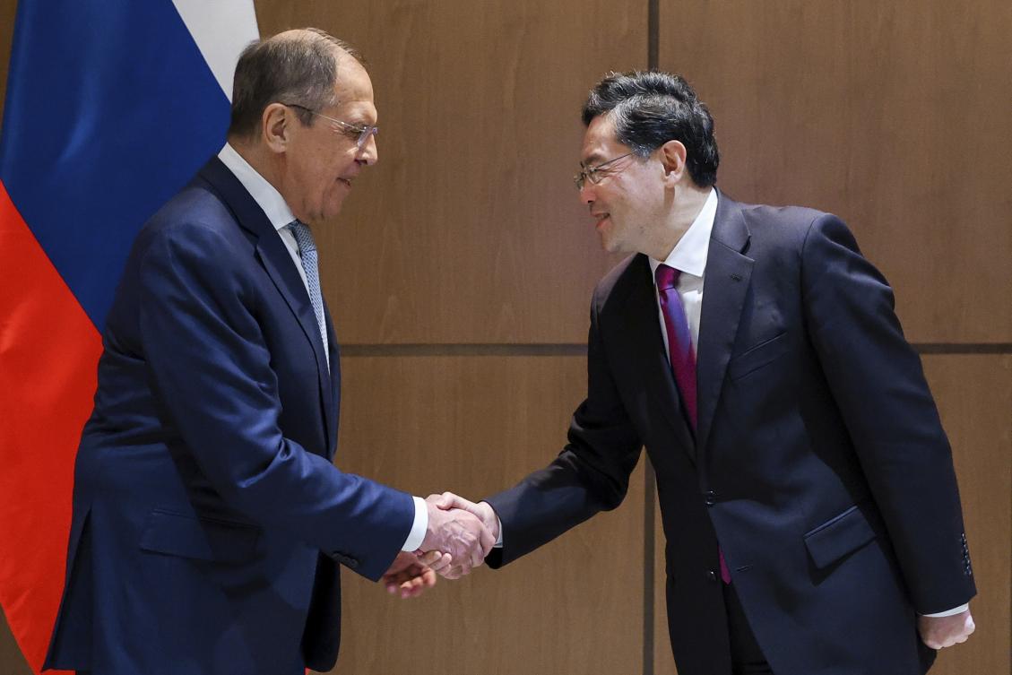 In this handout photo released by Russian Foreign Ministry Press Service, Russian Foreign Minister Sergey Lavrov and Chinese Foreign Minister Qin Gang greet each other on the sideline of a ministerial meeting in Samarkand, Uzbekistan on Apr. 13, 2023. (AP)