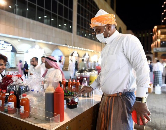 Trucks and stalls are a common sight all over Jeddah during the fasting month, offering a wide variety of food and drinks. (Supplied)