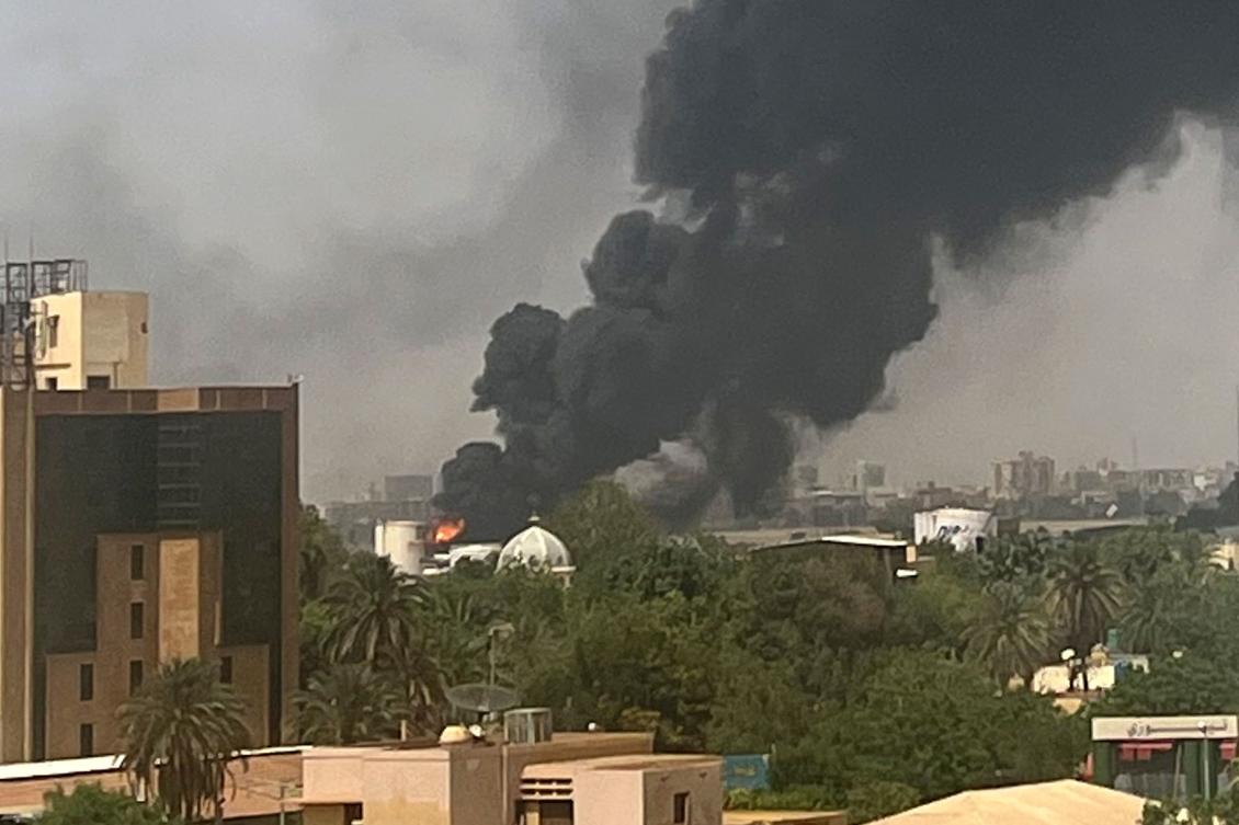 Smoke billows above residential buildings in Khartoum on April 16, 2023, as fighting in Sudan raged for a second day in battles between rival generals. (AFP)