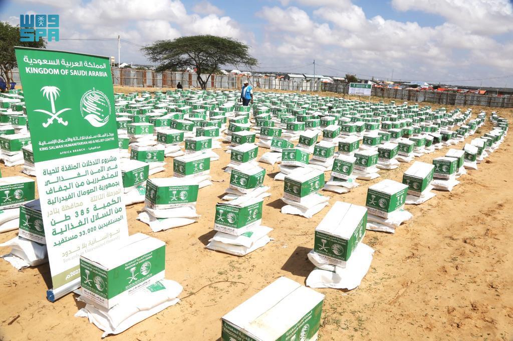 In Somalia, the center handed out 850 food packages to 5,100 individuals impacted by the drought (SPA)