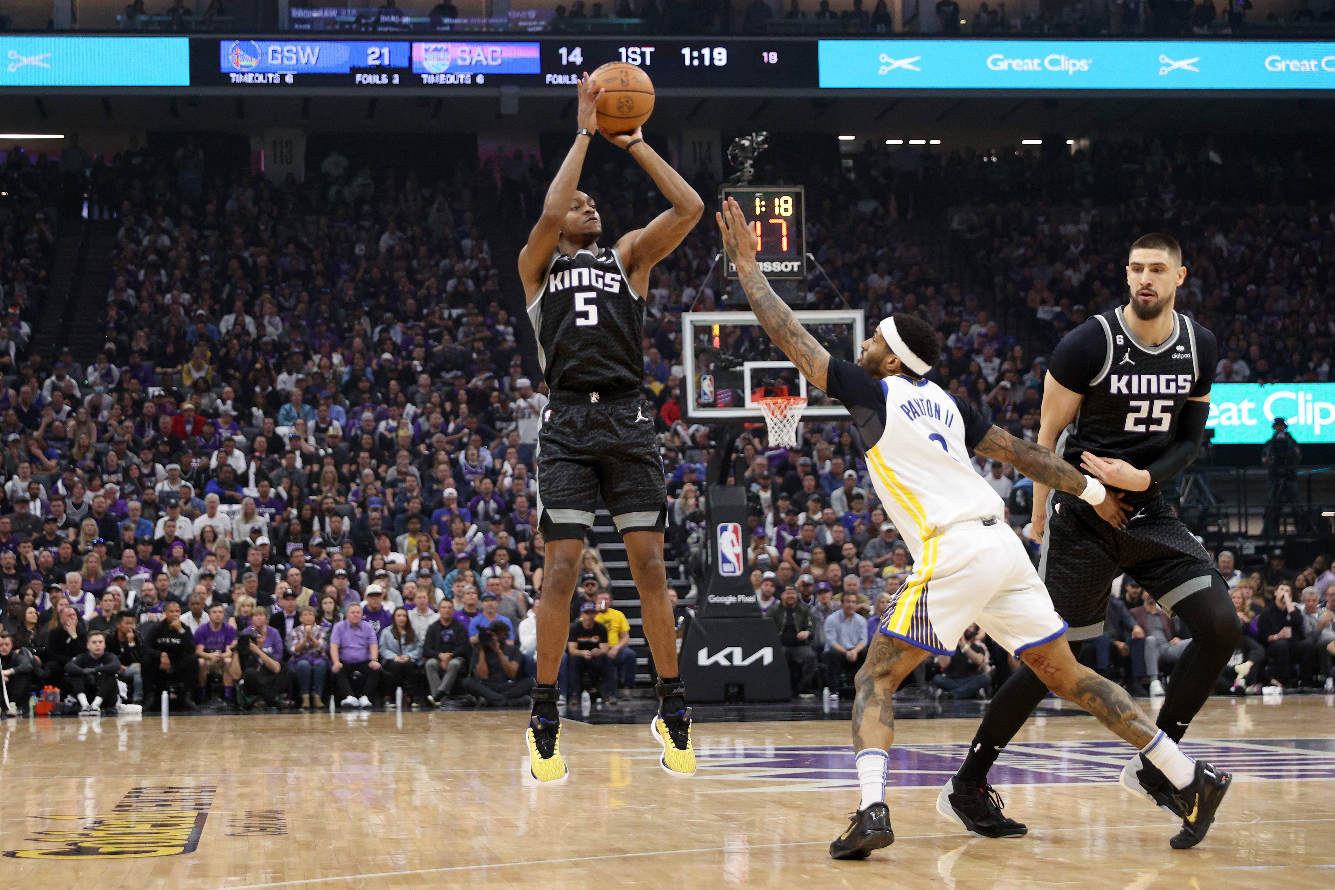 De'Aaron Fox of the Sacramento Kings shoots over Gary Payton II of the Golden State Warriors during Game 2 of the Western Conference First Round Playoffs at Golden 1 Center on Monday in Sacramento, California. (AFP)
