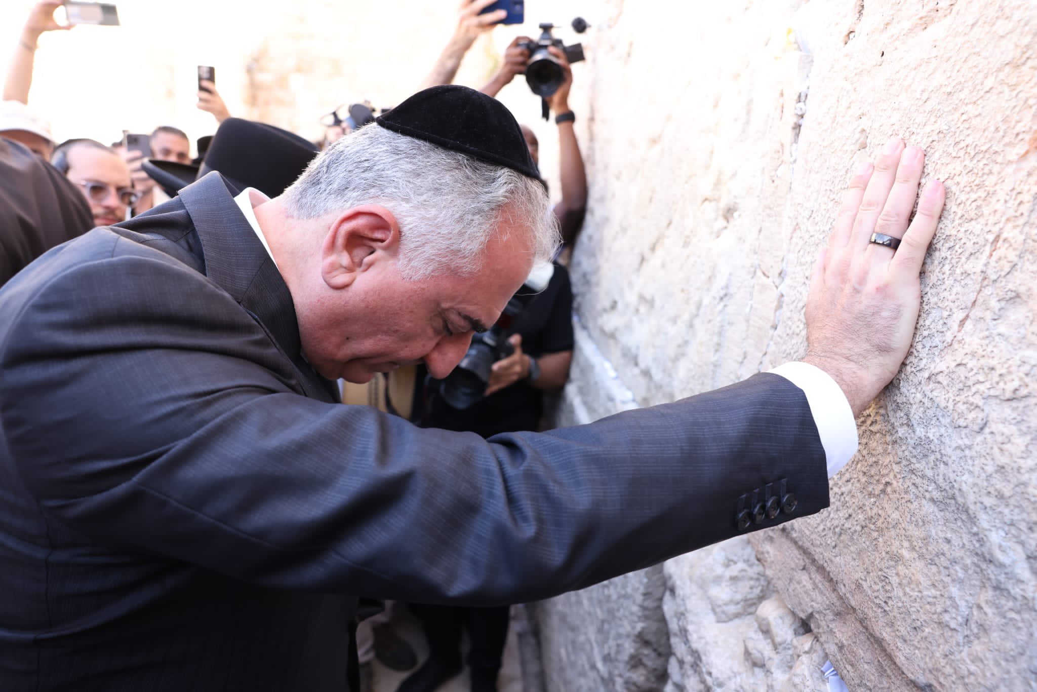 Son of Iran’s last shah marks Holocaust Remembrance Day during Israel trip