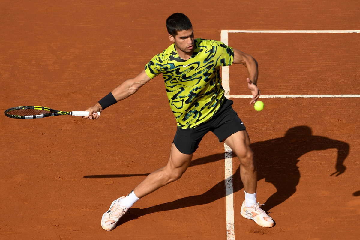 Alcaraz cruises to opening victory at Barcelona Open