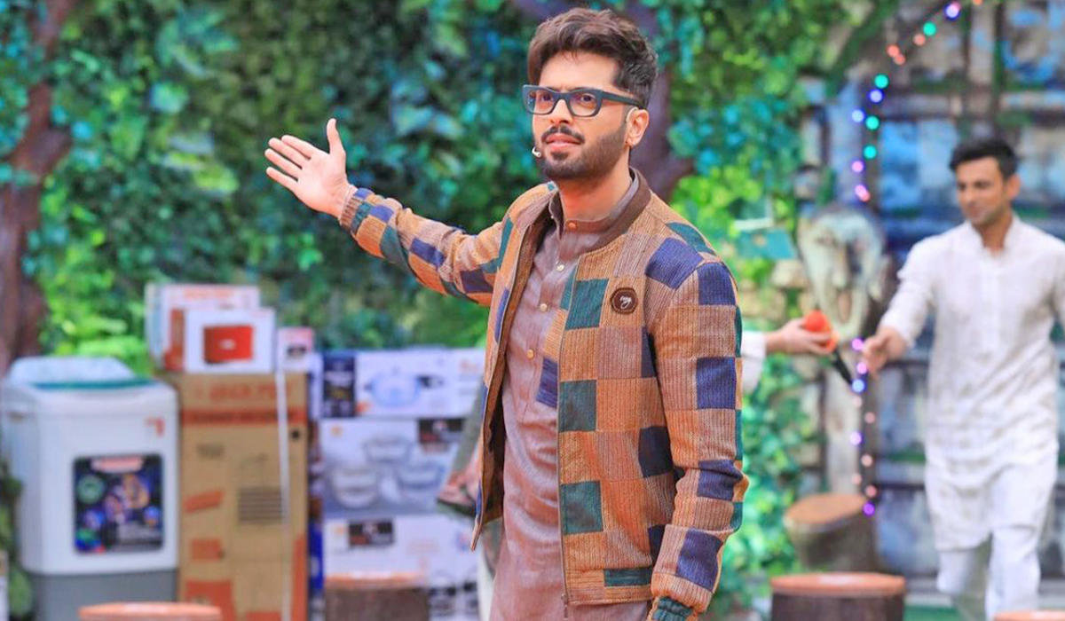 Fahad mustafa hosts ‘Jeeto Pakistan,’ a popular game show that gives away lavish prizes to contestants. (Instagram/ mustafafahad26)