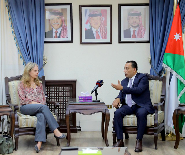 Jordanian MP Mohamed Alaqmeh, Chairman of the Lower House Agriculture, Water and Badia Committee, during his meeting with the US Department of Agriculture Regional Attache Elizabeth Milo. (Petra)