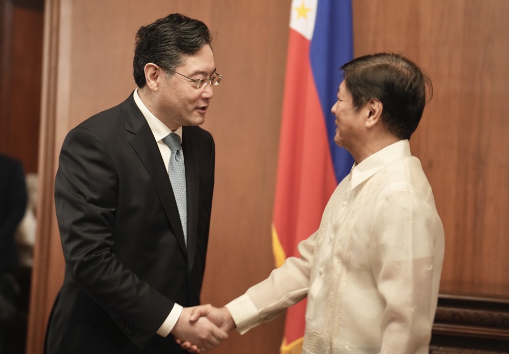 Philippines President Ferdinand Marcos Jr., right, welcomes Chinese Foreign Minister Qin Gang at in Manila. (AP)