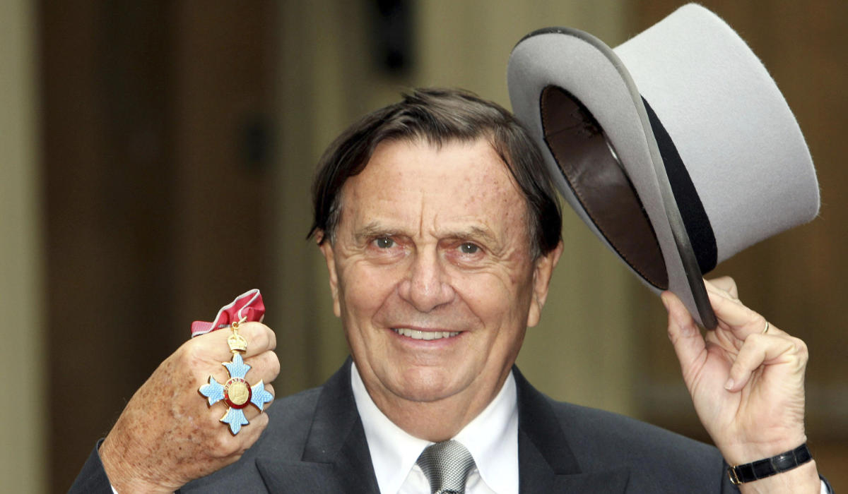 Dame Edna creator Barry Humphries dies in Sydney at 89