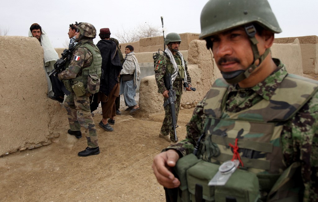 Afghan soldiers (R+C) patrol jointly with British soldiers of the 1st battalion of the Royal Welsh in a street in Southern Afghanistan, in Helmand Province. (File/AFP)