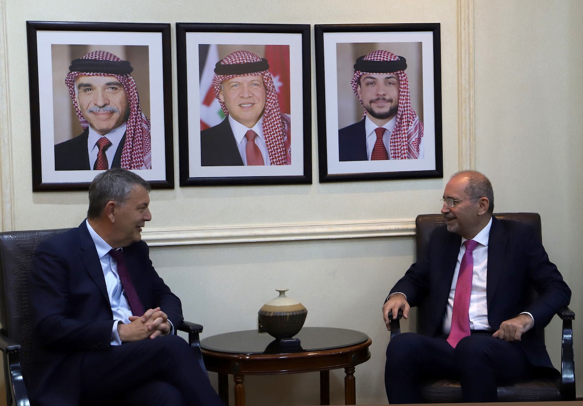 Jordan’s Deputy Prime Minister Ayman Safadi and UNRWA Commissioner-General Philippe Lazzarini. (Petra)