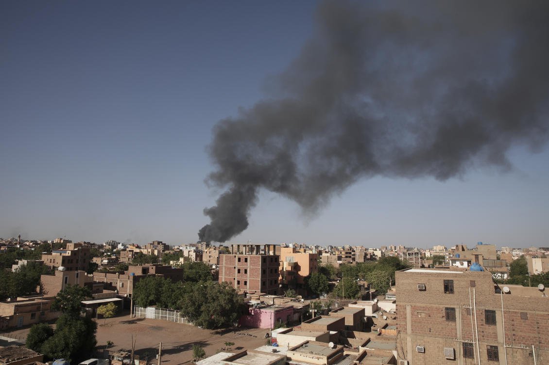 Fighting broke out on April 15 between Sudan’s regular army led by General Abdel Fattah Al-Burhan and the paramilitary Rapid Support Forces commanded by his deputy turned rival, Mohamed Hamdan Daglo. (AP)