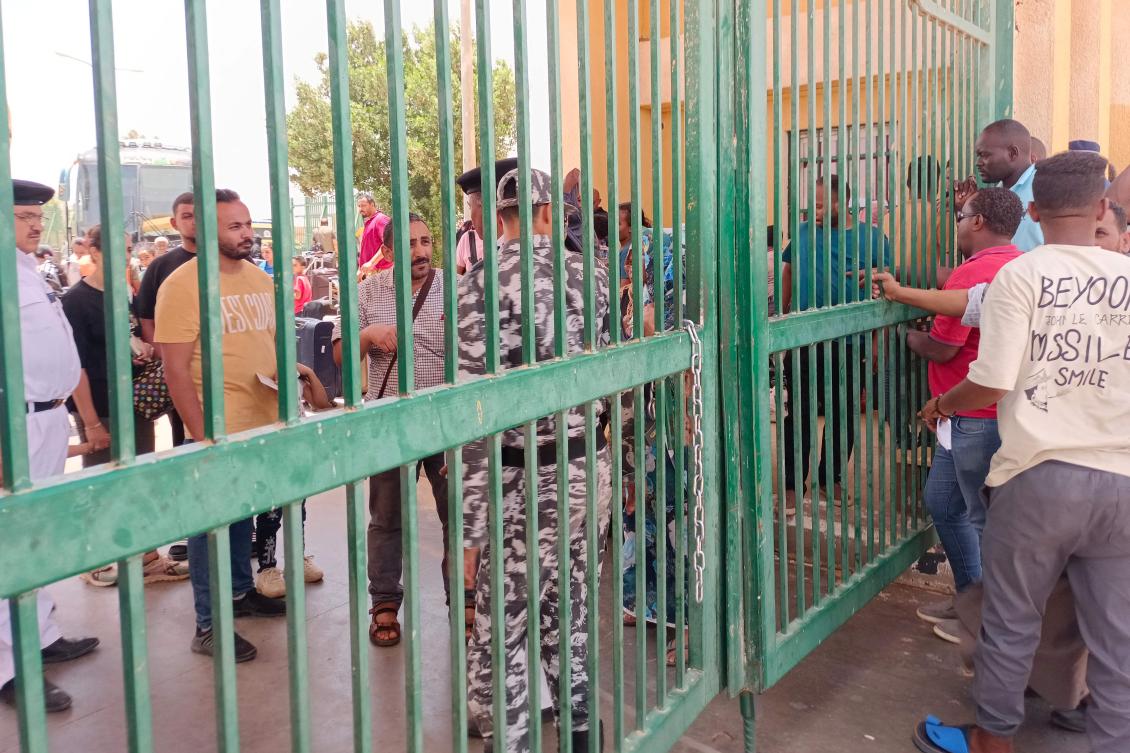 Refugees wait to cross into Egypt through the Argeen land port with Sudan on April 27, 2023. (AFP)
