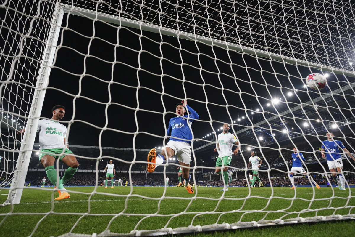 Newcastle's Jacob Murphy, left, scores his side's fourth goal during the English Premier League match between Everton and Newcastle United at the Goodison Park stadium in Liverpool, England, Thursday. (AP)