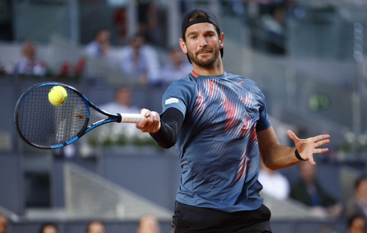 Andreeva, 15, wins again at Madrid Open; Murray loses