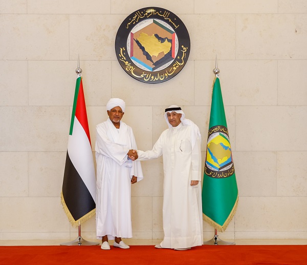 During a meeting with Dafallah Al-Haj Ali, undersecretary at the Ministry of Foreign Affairs, Jasem Al-Budaiwi stressed the GCC’s keenness on Sudan’s security, safety and stability. (@GCCSG)