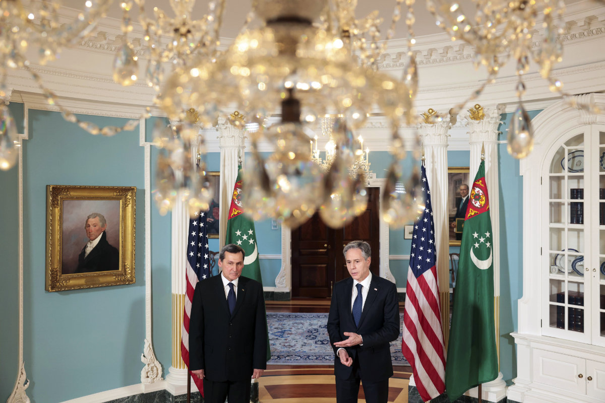 US Secretary of State Antony Blinken and Turkmenistan's FM Rashid Meredov meet in Washington on April 24, 2023. (AP)