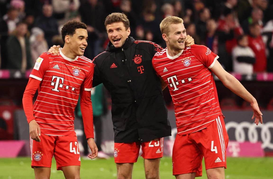 Bayern Munich’s Thomas Muller, Jamal Musiala and Matthijs de Ligt celebrate after their Bundesliga match against Borussia Dortmund at the Allianz Arena, Munich on Apr. 1, 2023 (Reuters)