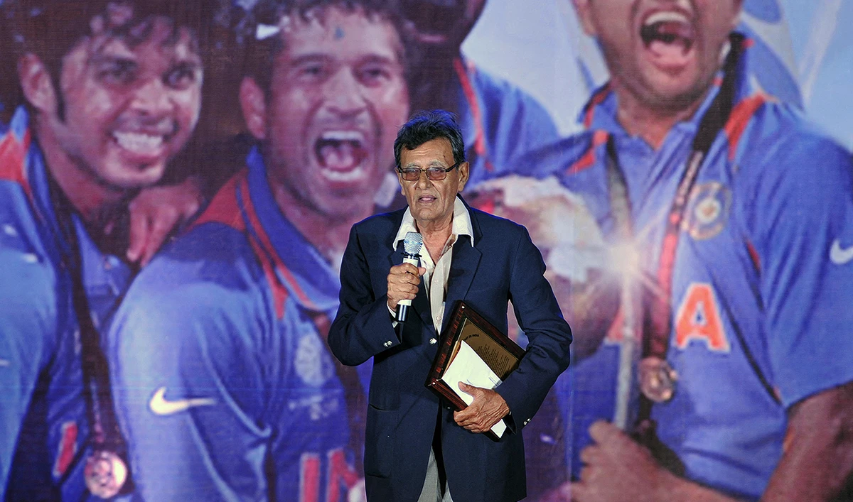 In this file photo, taken on May 31, 2011, former Indian Test cricketer Salim Durani speakers after receiving his award during the BCCI Awards 2009-2010 function in Mumbai. (Photo courtesy: AFP/File)