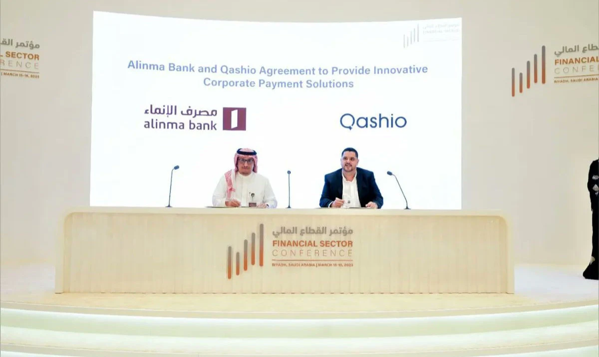 Abdullah Khalid Alsalloom, deputy general manager — cards, Alinma Bank, left, and Armin Moradi, CEO and co-founder of Qashio, seal the partnership.