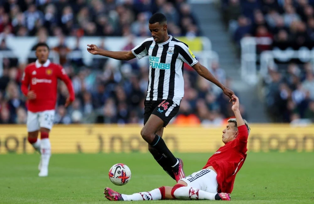 Newcastle United’s Alexander Isak is tackled by Manchester United’s Lisandro Martinez at St. James’ Park, Newcastle, Britain, April 2, 2023. (Reuters)
