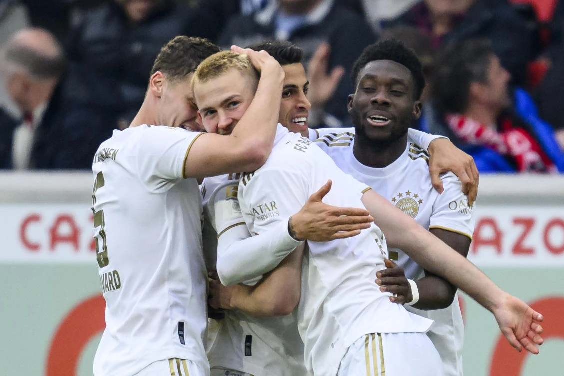 Munich’s Matthijs de Ligt celebrates scoring with teammates Benjamin Pavard, Joao Pedro Cavaco Cancelo and Alphonso Davies during their Bundesliga match against SC Freiburg at Europa-Park Stadion, Freiburg on Apr. 8, 2023. (AP)