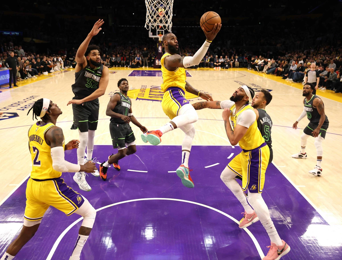 LeBron James scored 30 points as the Los Angeles Lakers muscled their way into the NBA playoffs on Tuesday. (Getty Images North America/AFP)