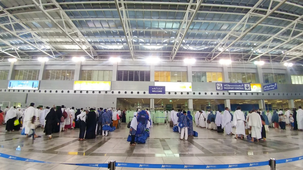 The airport has handled 13,000 incoming and outgoing flights since the beginning of Ramadan, besides managing 1.15 million bags and over 16,000 tons of shipped goods since the beginning of Ramadan. (Shutterstock)