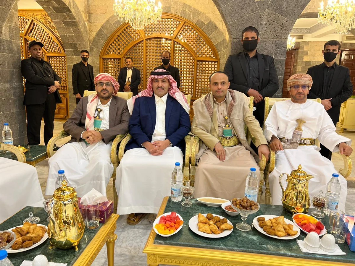 Saudi ambassador to Yemen Mohammed Al-Jaber meets with the head of the Houthi Supreme Political Council, Mahdi Al-Mashat, in Sanaa. (@mohdsalj)