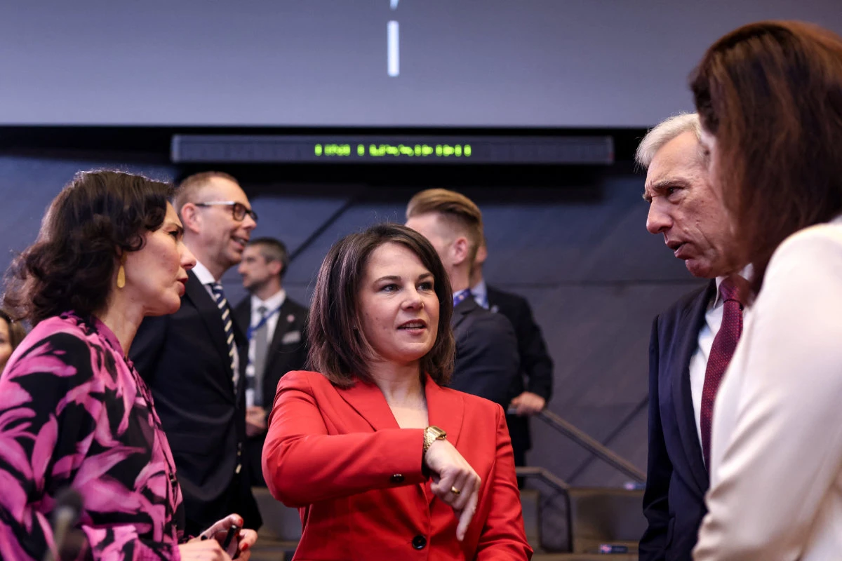 German Foreign Minister Annalena Baerbock (center) meeting with counterparts in the European Union during NATO round table meeting in Brussels on April 5, 2023. (AFP file)