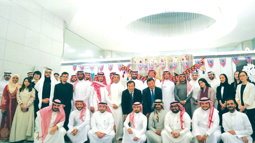 Kawahara Kazutaka with the guests at the iftar gathering. (AN photo)