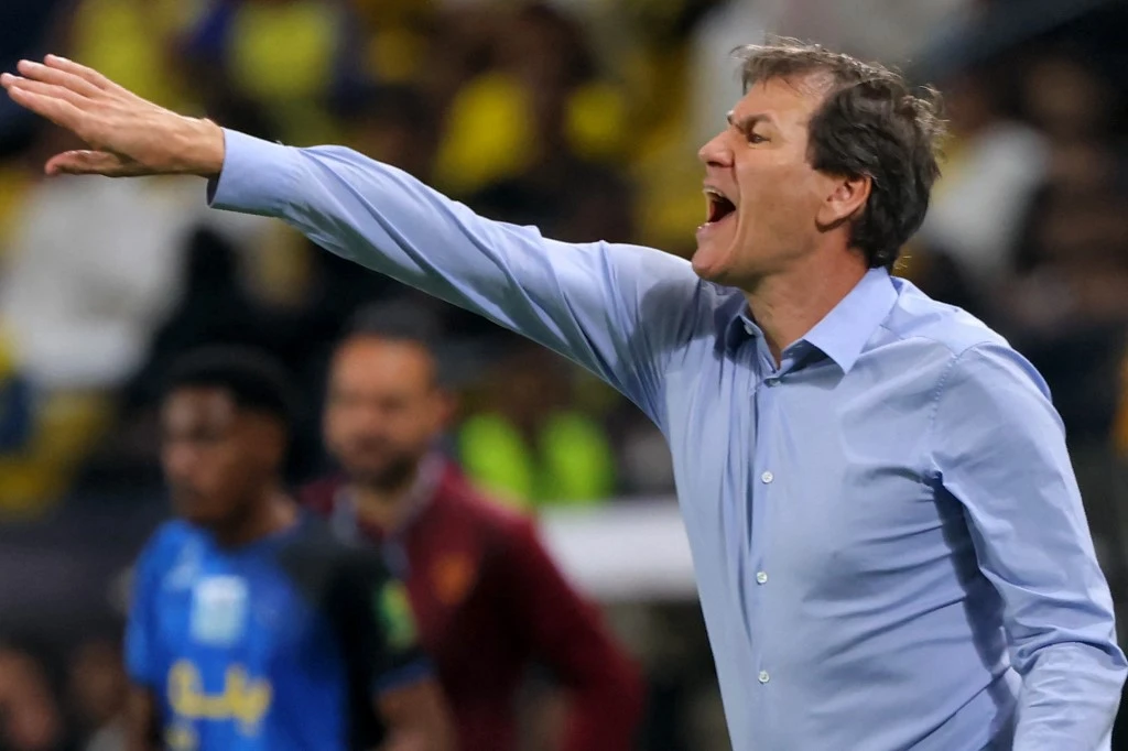 Al-Nassr’s former French coach Rudi Garcia directs his players during a King Cup quarter-final football match at Mrsool Park Stadium in Riyadh. (File/AFP)