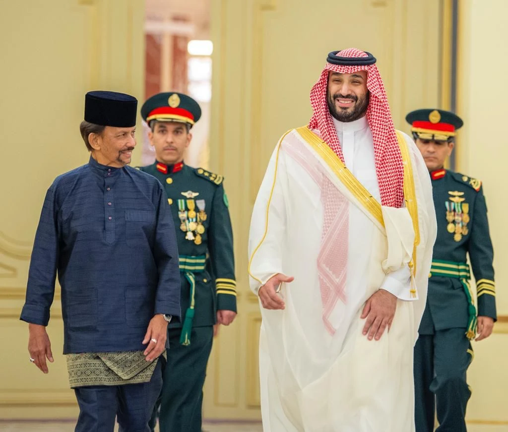 Sultan Haji Hassanal Bolkiah was received in Al-Salam Palace in Jeddah. (SPA)