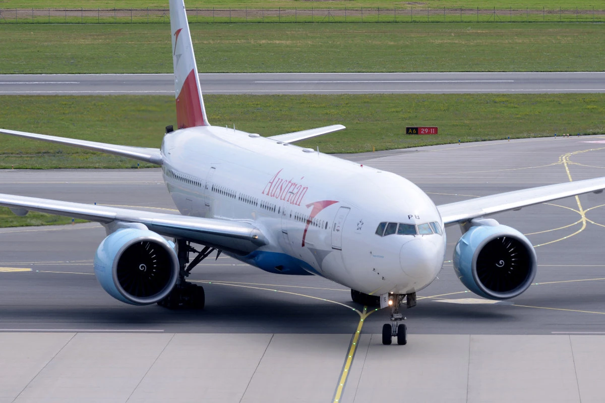 Clogged toilets force Austrian Airlines flight return