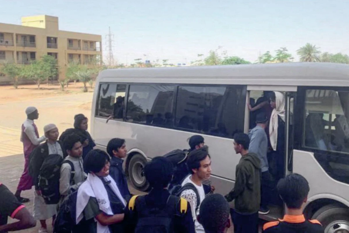Asian nations rush to evacuate citizens from Sudan
