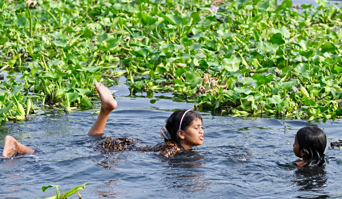 Children take bath in Buriganga river on a hot summer day in Dhaka on April 19, 2023. (AFP)