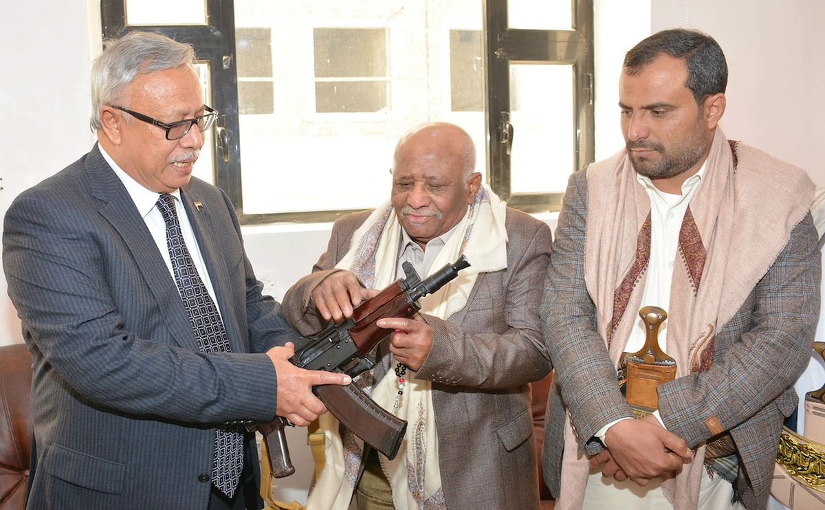 The Houthis released Maj. Gen. Rajab to a group of Yemeni tribal elders from Abyan, Shabwa and Al-Bayda.(@SabaNewsye)