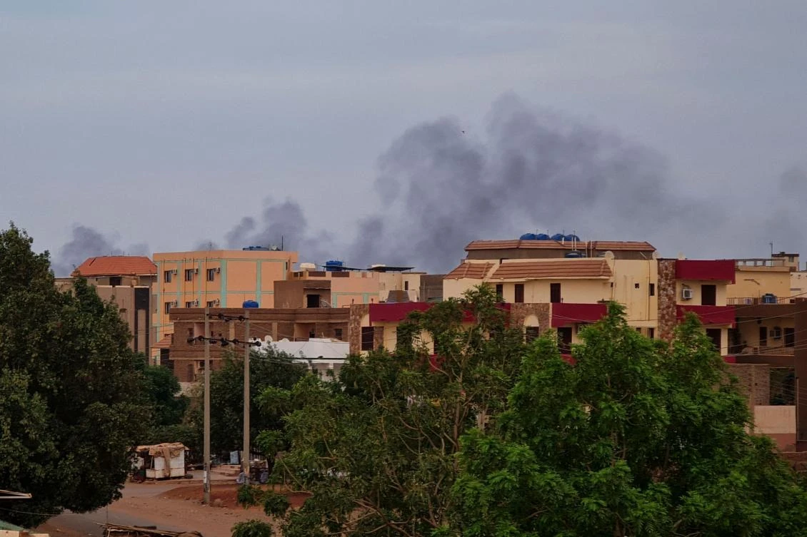Smoke billows over residential buildings in Khartoum on April 30, 2023 as deadly clashes between rival generals’ forces entered their third week. (AFP)