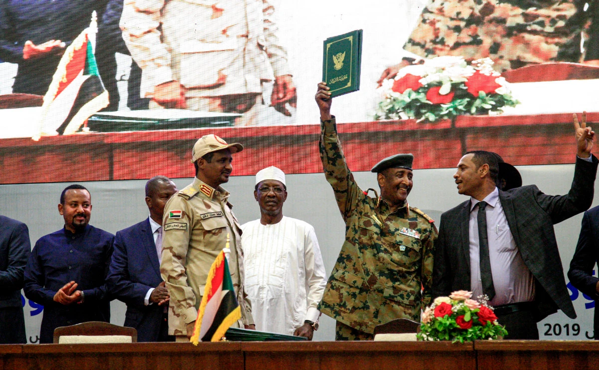 Gen. Abdel Fattah Al- Burhan, right, and Mohamed Hamdan Dagalo, left, attending a ceremony in Khartoum on August 17, 2019, during which they signed a "constitutional declaration" that paved the way for a transition to civilian rule. (AFP)