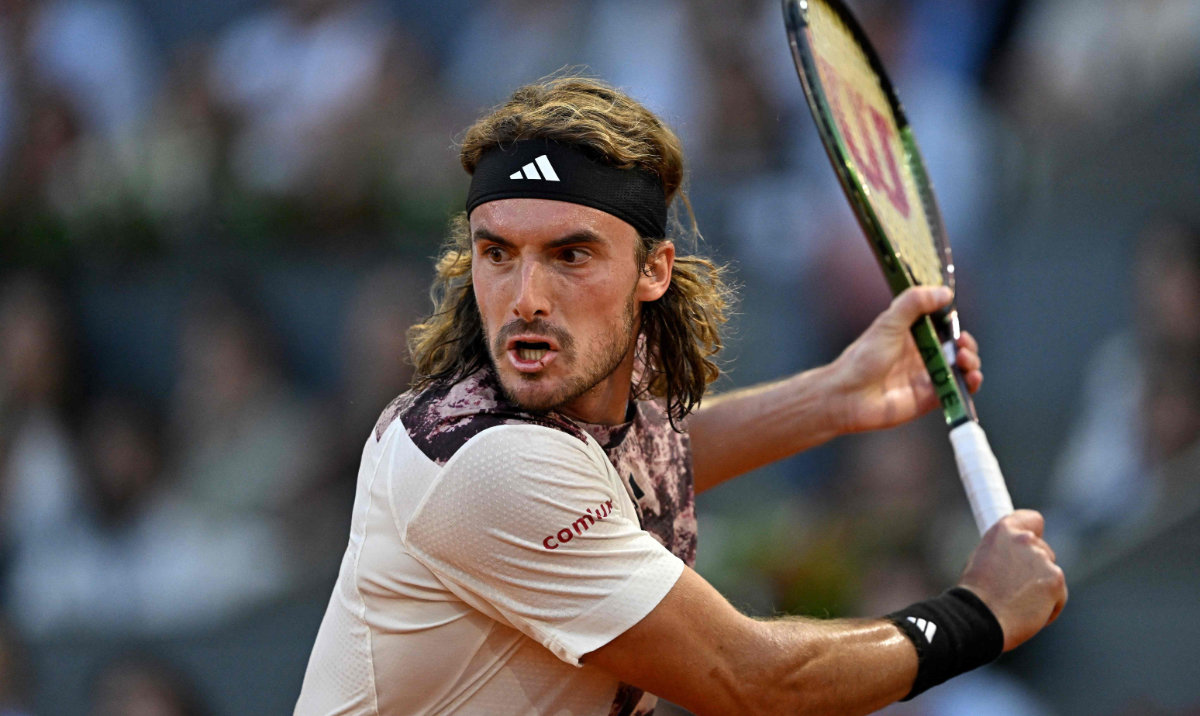 Tsitsipas outlasts Baez to advance to last 16 at Madrid Open