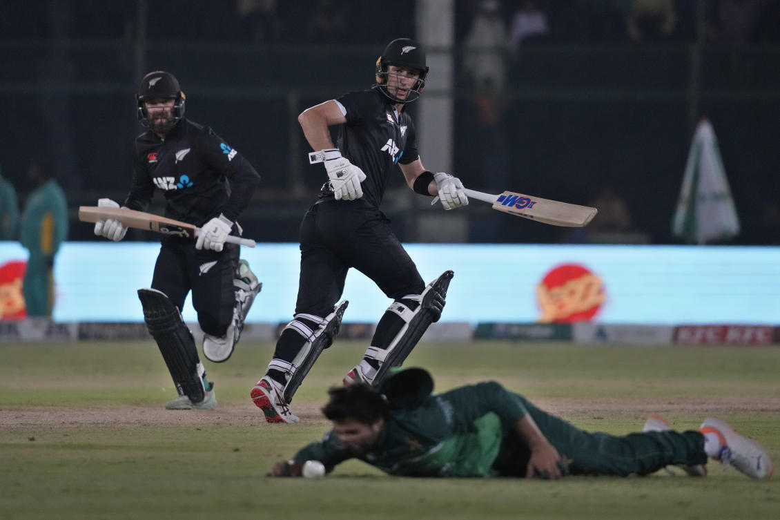 Pakistan beats New Zealand in 3rd ODI, clinches series