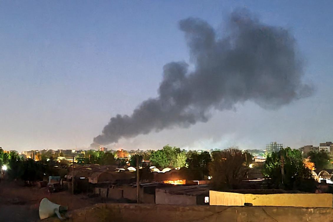 Smoke billows in Khartoum amid ongoing fighting between the forces of two rival generals in Sudan on May 6, 2023. (AFP)
