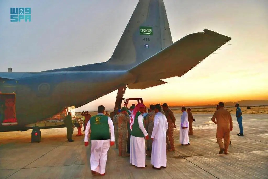 A Saudi plane carrying relief for Sudanese people arrives at Port Sudan International Airport on Tuesday. (KSrelief)