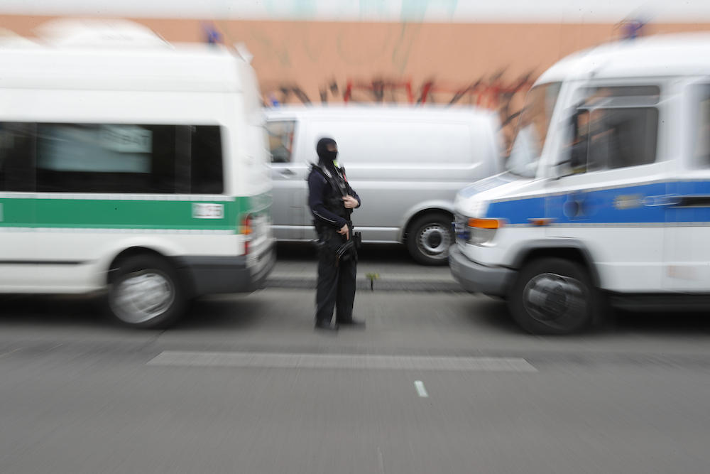 A police officer stands in front of the Al-Irschad Mosque during a raid on April 30, 2020 in Berlin, as dozens of police and special forces stormed mosques and associations linked to Hezbollah. (AFP file photo)