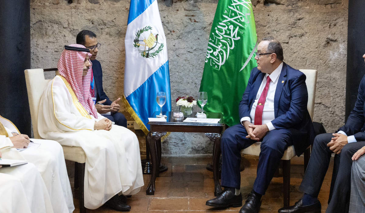 Guatemala president receives Saudi foreign minister