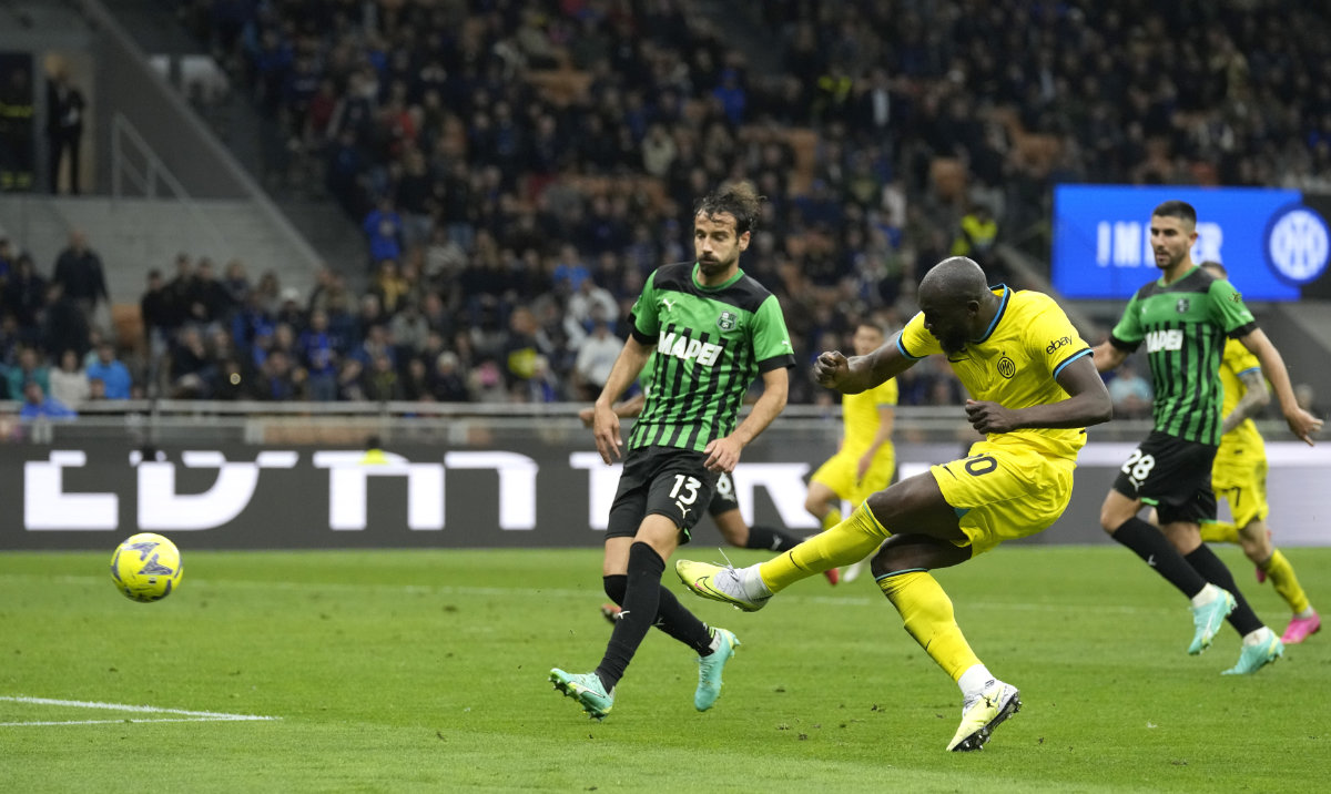 Inter Milan's Romelu Lukaku scores his side's fourth goal during the Serie A soccer match between Inter Milan and Sassuolo at the San Siro Stadium, in Milan, Italy, May 13, 2023. (AP)