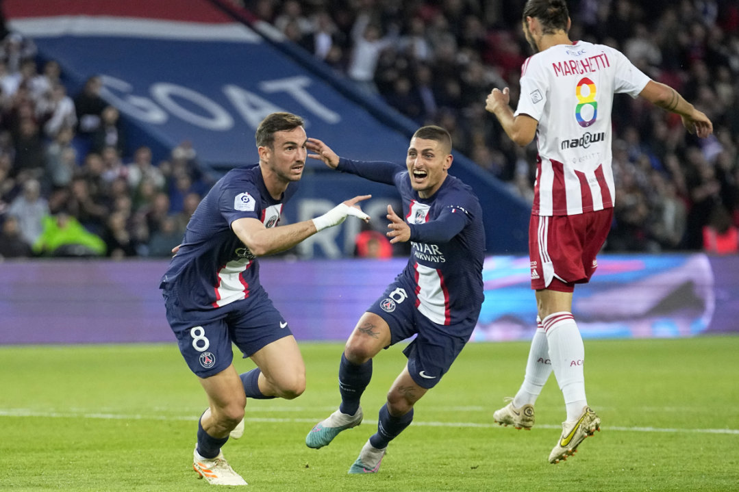PSG edge closer to title as Messi jeered on return