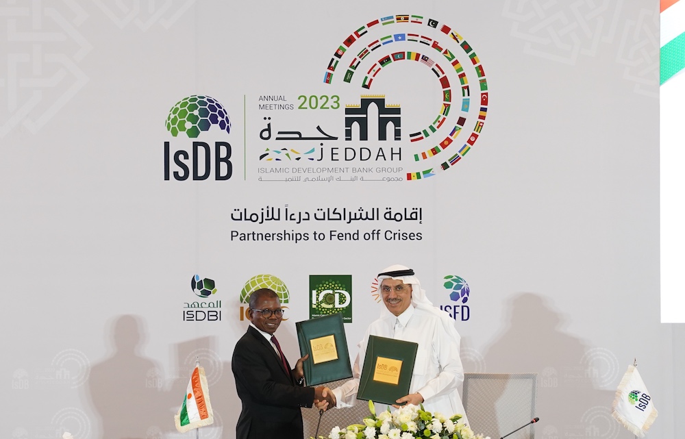 During the launch of the revamped IsDBG member country partnership strategy, Mohammed Al-Jasser, the chairman of the Islamic Development Bank and the chairman of the IsDB Group signed four MoUs with Abdou Rabiou Minister of Planning of the Republic of Niger, Sardar Ayaz Sadiq, Minister for Economic Affairs of Pakistan, Ashni Singh Senior Minister, Office of the President of the Cooperative Republic of Guyana, and the acting alternative governor of the Republic of Uzbekistan.(AN photo/Mohammed Khayat)