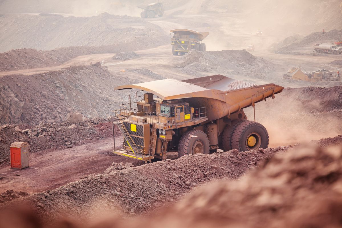 The Kingdom possesses more than 20 different types of minerals, including gravel, gold, iron, copper, granite, and marble. File