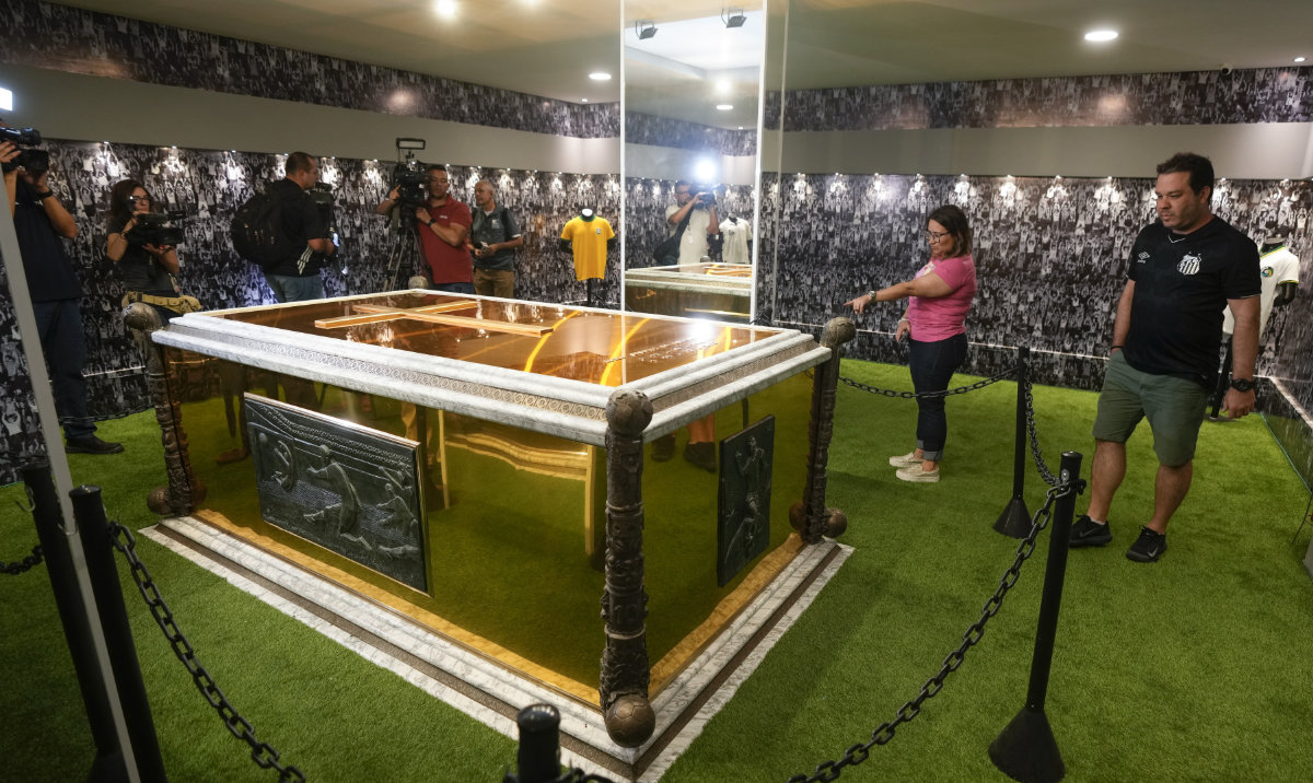 Pele’s mausoleum in Brazil opens to public